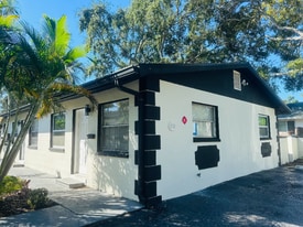 618 93rd Ave N in St. Petersburg, FL - Building Photo