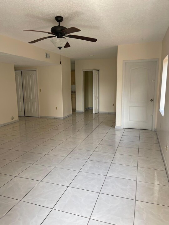4265 NW 4th St in Miami, FL - Building Photo