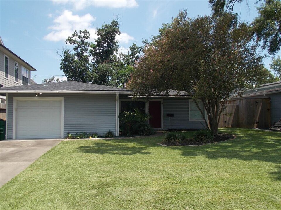 1430 Chippendale Rd in Houston, TX - Building Photo