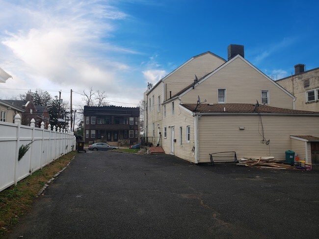 115 Hamilton St in Bound Brook, NJ - Foto de edificio - Building Photo