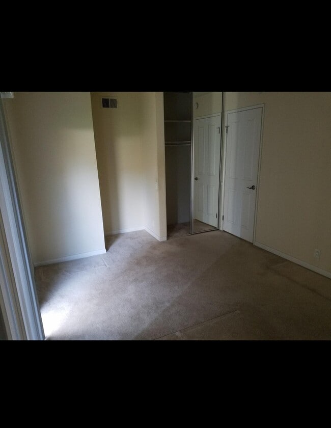 2010 E Wellington Ave in Santa Ana, CA - Building Photo - Building Photo