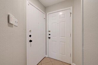 2318 Riddle Rd in Austin, TX - Building Photo - Building Photo