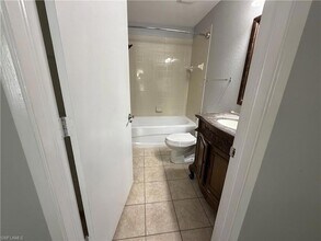 8215 Ibis Club Dr in Naples, FL - Foto de edificio - Building Photo