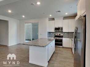 1680 Matmor Rd in Woodland, CA - Building Photo - Building Photo