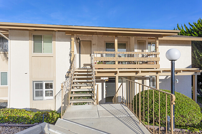 1830 Fairway Cir Dr in San Marcos, CA - Foto de edificio - Building Photo