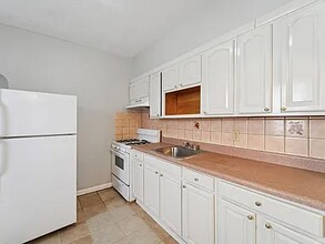 5706 Delancey St in Philadelphia, PA - Foto de edificio - Building Photo