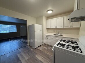 3715 46th Ave in Sacramento, CA - Foto de edificio - Building Photo