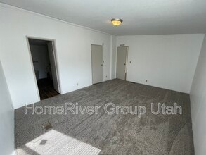 576 N 800 W in Saratoga Springs, UT - Foto de edificio - Building Photo