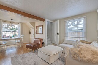 995 SE 21st Ave in Hillsboro, OR - Building Photo - Building Photo