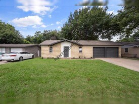 2510 S Fielder Rd in Arlington, TX - Building Photo
