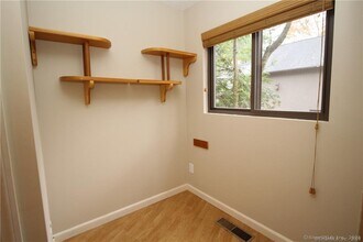 7 Woods Way in Woodbury, CT - Building Photo - Building Photo