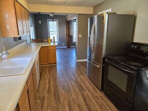 1211 Garfield Ave in Altoona, WI - Building Photo - Building Photo