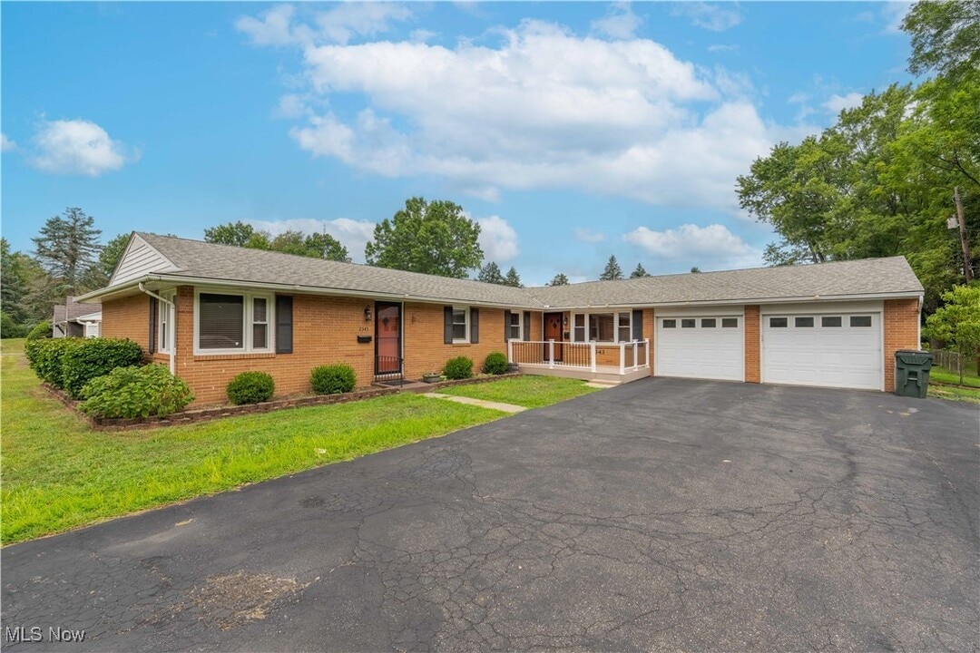 2343 38th St NW in Canton, OH - Building Photo