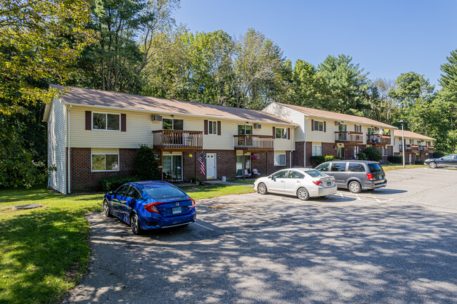 Birch Hill Apartments in Ashford, CT - Foto de edificio - Building Photo