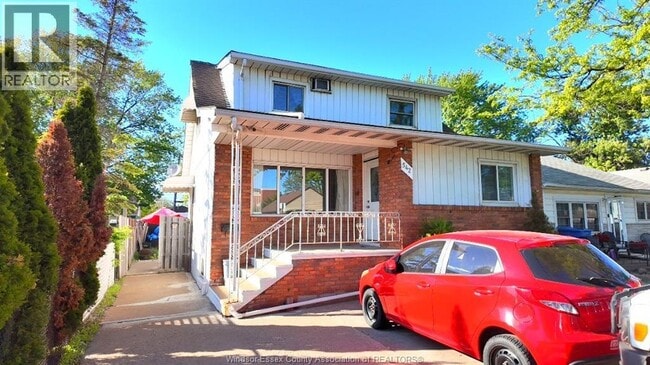 542 Charles St