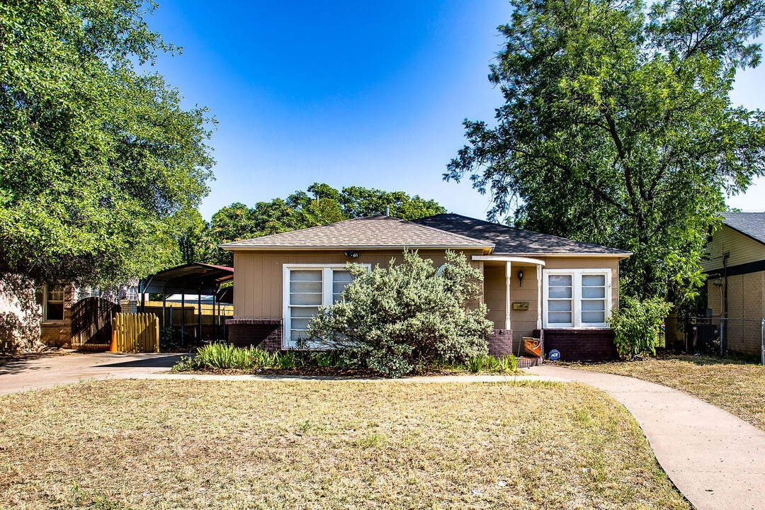 2516 33rd St in Lubbock, TX - Building Photo