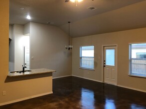 10155 Westover Bluff in San Antonio, TX - Foto de edificio - Building Photo