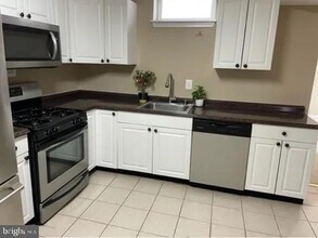 2104 Grey Fox Ct in Gambrills, MD - Building Photo - Building Photo