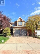 17 Leeward Dr in Brampton, ON - Building Photo