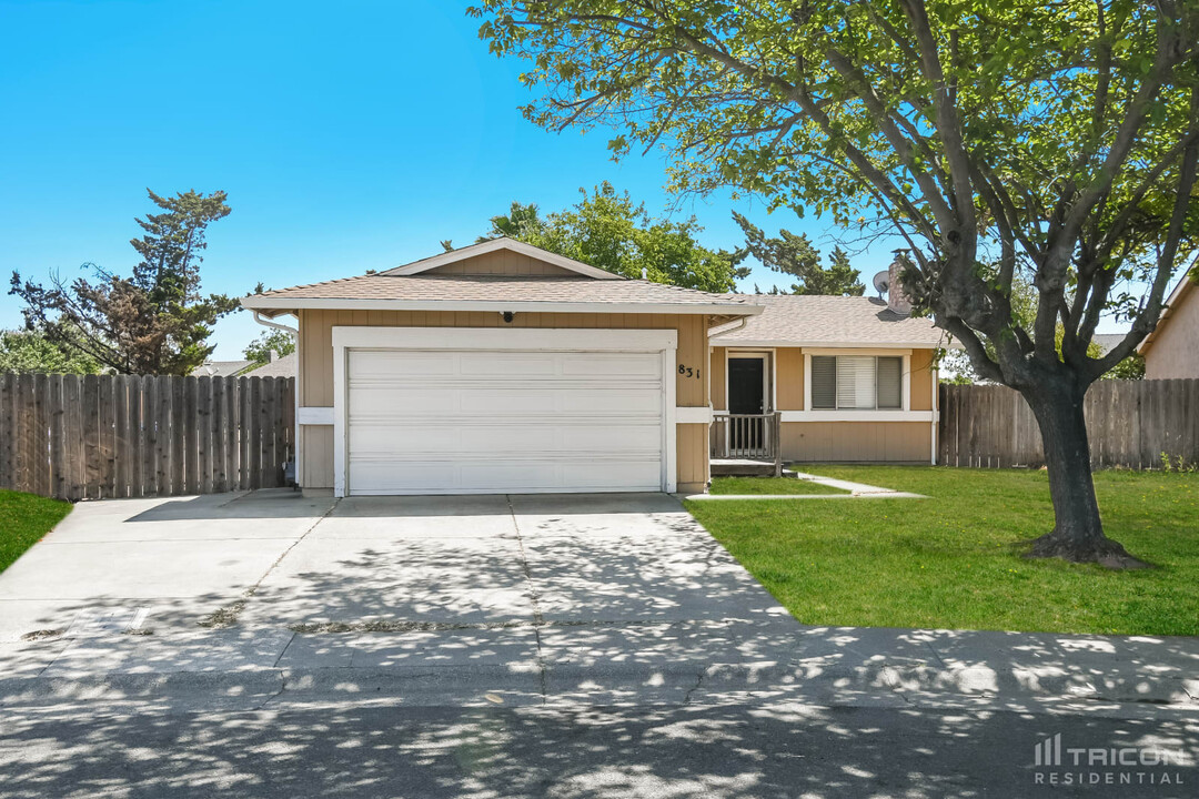 831 Spoonbill Ln in Suisun City, CA - Building Photo