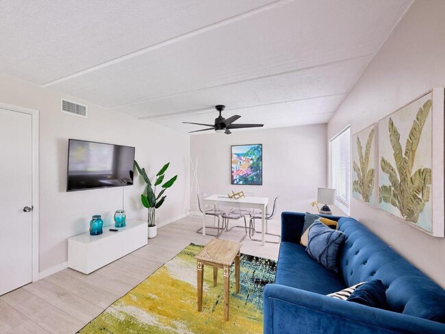 2649 Lake Dr in Riviera Beach, FL - Building Photo - Building Photo