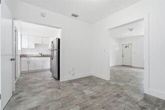8430 Crespi Blvd in Miami Beach, FL - Building Photo - Building Photo