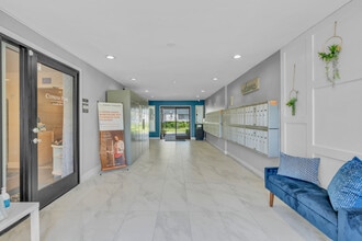Cypress Park Apartments in Cypress, CA - Foto de edificio - Lobby
