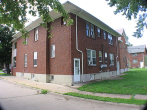 121, 123, 125, 131 N 5th St in Clinton, IA - Foto de edificio - Building Photo