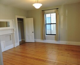31 Athens St in Cambridge, MA - Building Photo - Building Photo