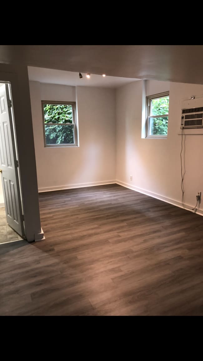 872 Clifton Crest Ter in Cincinnati, OH - Building Photo - Building Photo