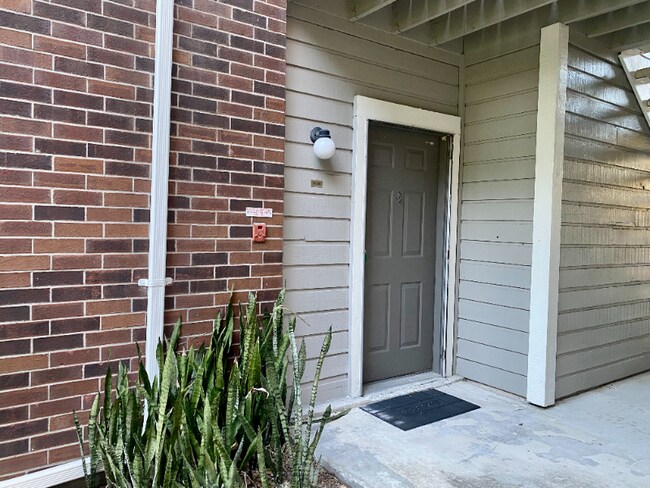 1400 Gandy Blvd N in St. Petersburg, FL - Foto de edificio - Building Photo