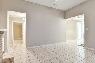 13207 Pebblewalk Cir S in Houston, TX - Building Photo - Building Photo