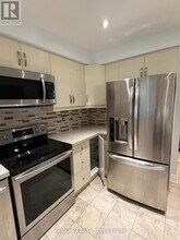 5659 Glen Erin Dr in Mississauga, ON - Building Photo - Building Photo