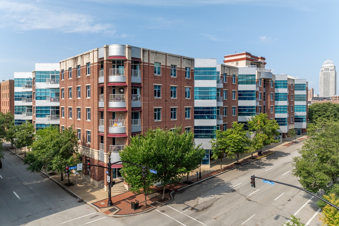 Fleur De Lis in Louisville, KY - Building Photo