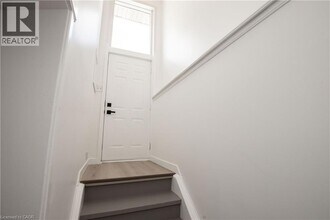 358 E 43rd St in Hamilton, ON - Building Photo - Building Photo