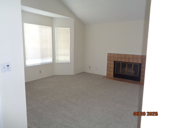 272 Newport Cir in Vacaville, CA - Foto de edificio - Building Photo