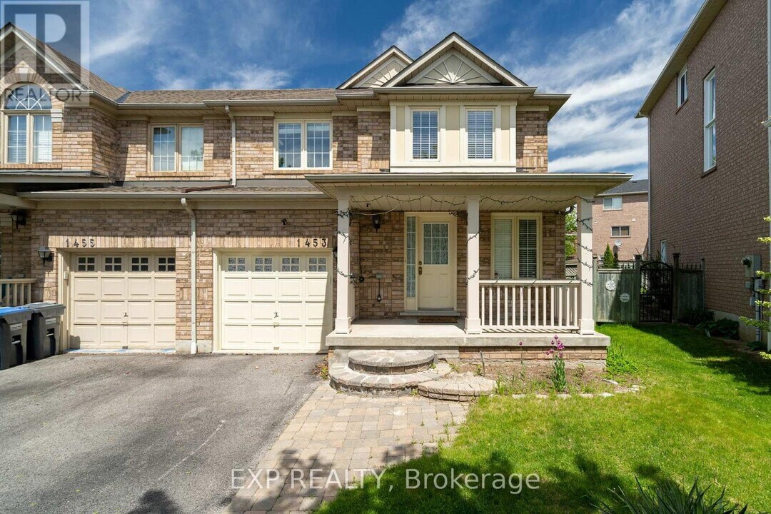 1453 Hemingford Ln in Mississauga, ON - Building Photo