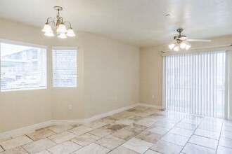 56 E Resaca Dr in Sandy, UT - Foto de edificio - Building Photo