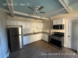 180 Pine St in Holyoke, MA - Building Photo