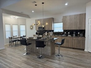 12282 N Chestnut Hls Dr in Cut And Shoot, TX - Foto de edificio - Building Photo