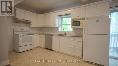 128-128 Grenadier Rd in Toronto, ON - Building Photo - Building Photo