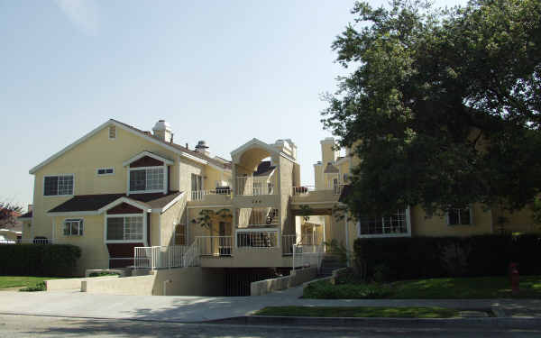 224 E Dexter St in Covina, CA - Foto de edificio - Building Photo