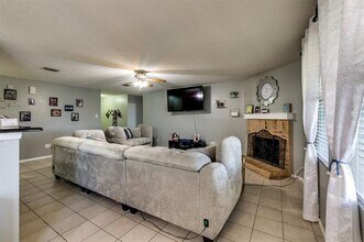 3452 Quannah Dr in Grand Prairie, TX - Foto de edificio - Building Photo