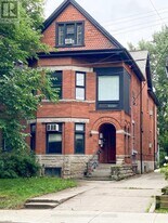 72 Walmer Rd in Toronto, ON - Building Photo