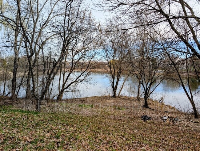 9200 Parkside Dr in Woodbury, MN - Building Photo - Building Photo