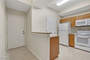 9025 Colby Dr in Ft. Myers, FL - Building Photo