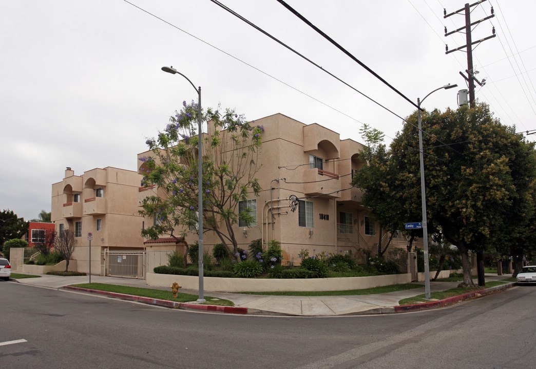 18410 Saticoy St in Reseda, CA - Building Photo