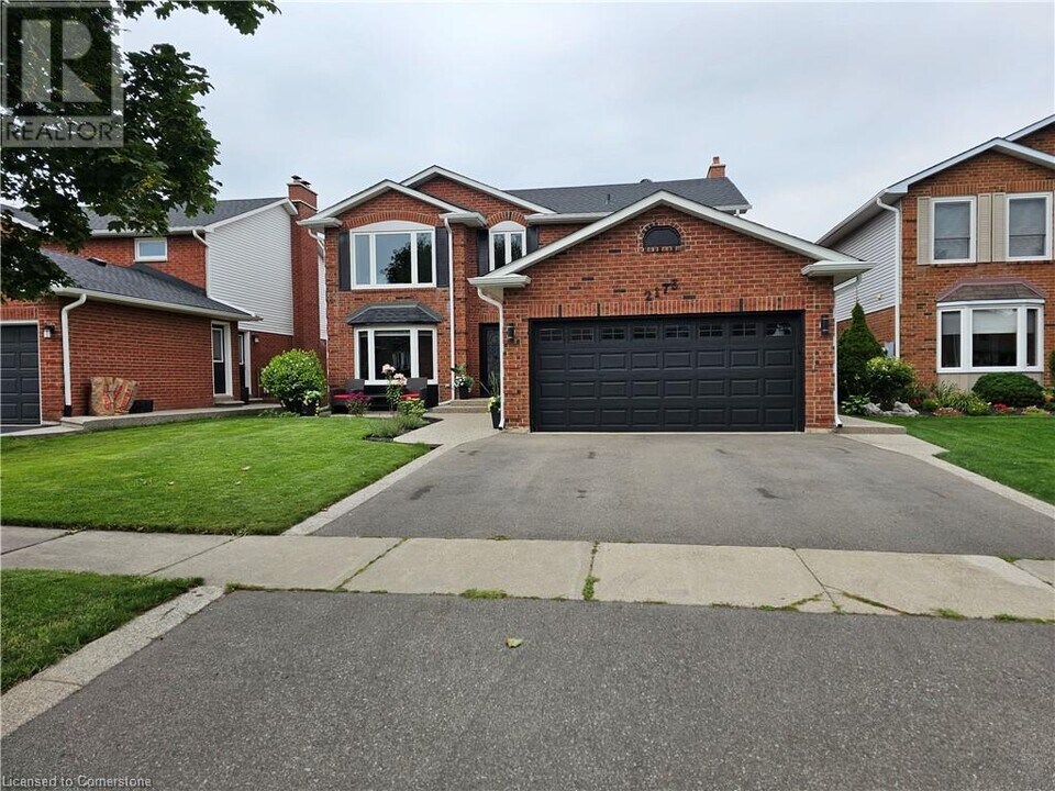 2173 Charnwood Dr in Burlington, ON - Building Photo