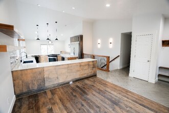 1795 E Walnut Grove Dr in Draper, UT - Building Photo - Building Photo