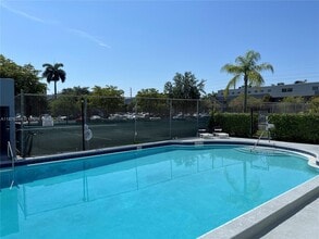 10 NW 87th Ave in Miami, FL - Building Photo - Building Photo